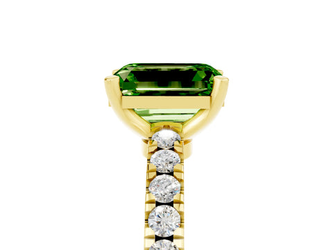 Yellow gold Emerald Cut Solitaire Diamond with Pavé Band and Four-Prong Setting_5