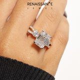 Yellow gold Emerald Three-Stone Diamond Ring with Pavé Split Shank and Four-Prong Setting_123