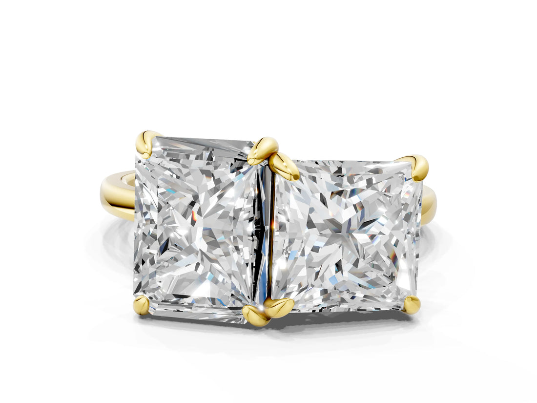 Yellow gold Emerald and Princess Toi Moi Ring with Prong Setting and Plain Band