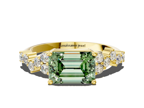 Yellow gold Fancy Green Emerald Cut Diamond Cluster Pavé Band with Four-Prong Setting