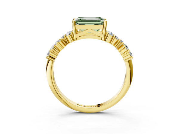 Yellow gold Fancy Green Emerald Cut Diamond Cluster Pavé Band with Four-Prong Setting