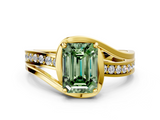 Yellow gold Fancy Green Emerald  Solitaire Diamond Ring with Split Shank and Prong Setting_40