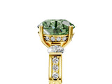 Yellow gold Fancy Green Round Cut Brilliant Three-Stone Pave Band with Four-Prong Setting_5