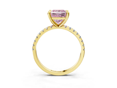 Yellow gold Fancy Pink Princess Cut Diamond Brilliant Solitaire Ring with Pavé Band and Four-Prong Setting_3