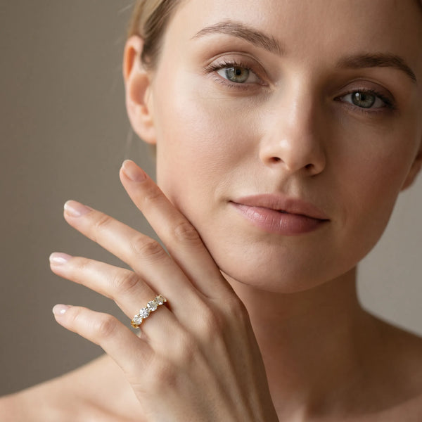 Yellow gold Five-Stone Round Diamond Prong-Set Band