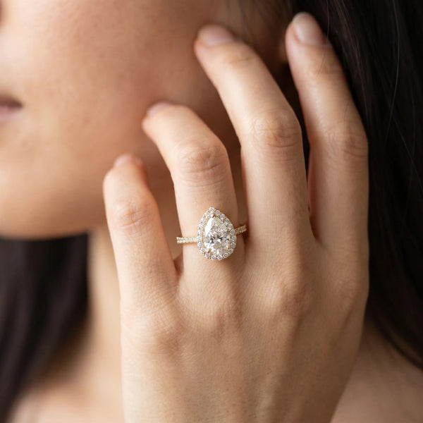 Yellow gold Halo Pear Cut Diamond Pavé Band with Three-Prong Setting