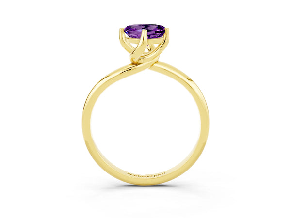 Yellow gold Heart Cut Amethyst Solitaire Engagement Ring with Four-Prong Setting and Classic Band