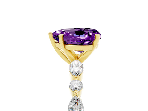Yellow gold Heart Cut Amethyst Solitaire with Side Stones on a Pavé Band and Four-Prong Setting_5