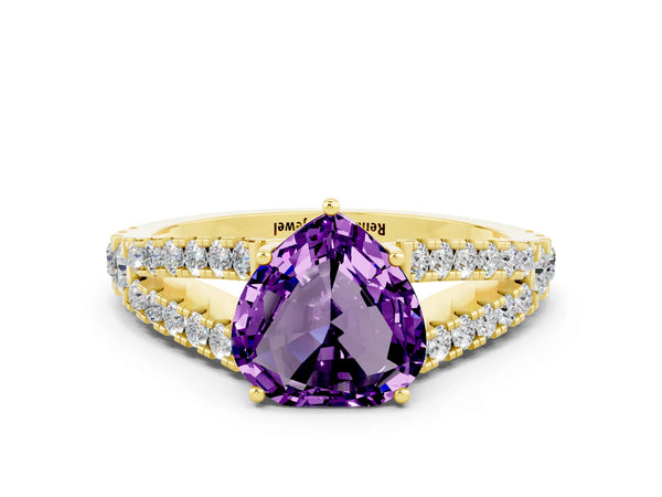 Yellow gold Heart Cut Amethyst Split Shank Pavé Engagement Ring with Four-Prong Setting