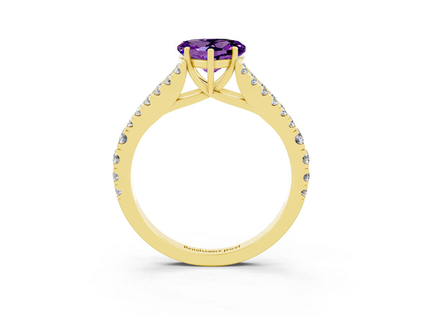 Yellow gold Heart Cut Amethyst Split Shank Pavé Engagement Ring with Four-Prong Setting