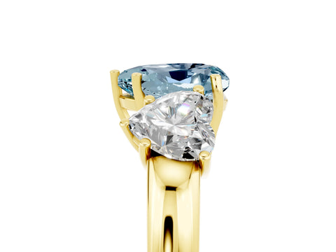 Yellow gold Heart Cut Aquamarine Three-Stone Ring with Four-Prong Setting and Classic Band_5