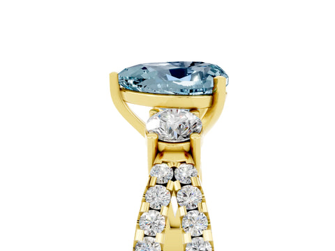 Yellow gold Heart Cut Aquamarine Three-Stone Ring with Pavé Split Shank and Four-Prong Setting_5