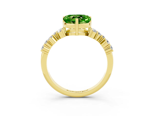 Yellow gold Heart Cut Diamond Cluster Pavé Band with Four-Prong Setting