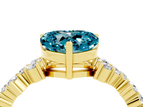 Yellow gold Heart Cut Diamond Cluster Pavé Band with Four-Prong Setting_4