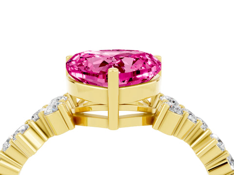 Yellow gold Heart Cut Diamond Cluster Pavé Band with Four-Prong Setting_4