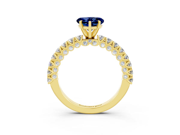 Yellow gold Heart Cut Diamond Pavé Band Solitaire Ring with Prong Setting