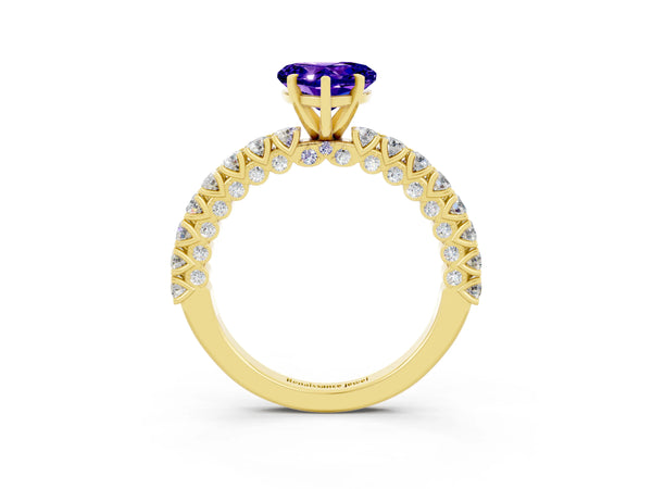 Yellow gold Heart Cut Diamond Pavé Band Solitaire Ring with Prong Setting