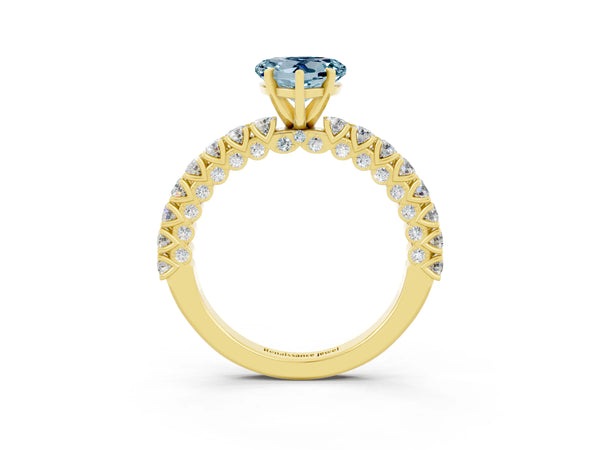 Yellow gold Heart Cut Diamond Pavé Band Solitaire Ring with Prong Setting
