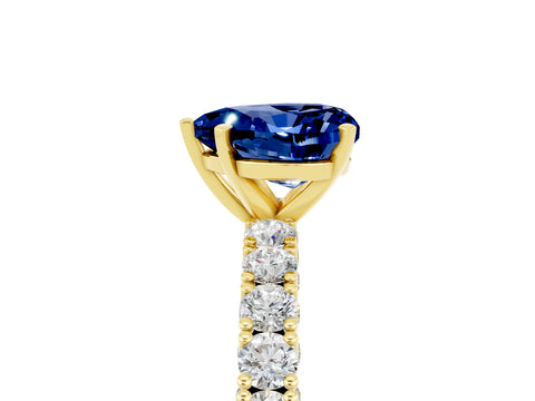 Yellow gold Heart Cut Diamond Pavé Band Solitaire Ring with Prong Setting_5