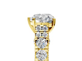 Yellow gold Heart Cut Diamond Pavé Band Solitaire with Four-Prong Setting_21