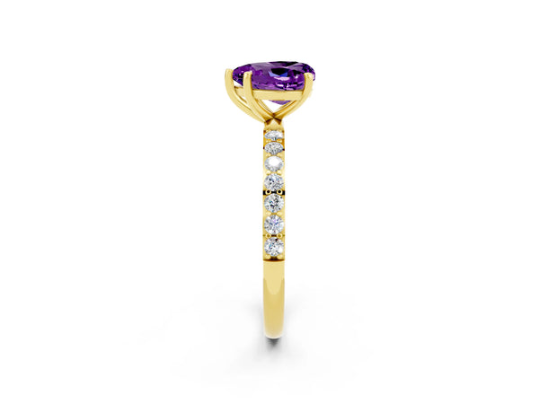 Yellow gold Heart Cut Amethyst Solitaire Ring with Round Pavé Shoulders and Prong Setting