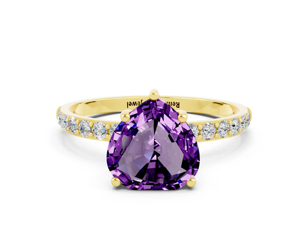 Yellow gold Heart Cut Amethyst Solitaire Ring with Round Pavé Shoulders and Prong Setting