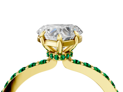 Yellow gold Heart Cut Diamond Pavé Engagement Ring with Round with Emerald side stone Accents and Prong Setting_4