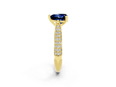 Yellow gold Heart Cut Diamond Solitaire Engagement Ring with Pavé Band and Four-Prong Setting_2