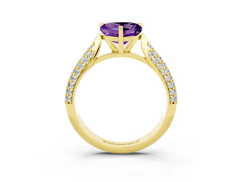 Yellow gold Heart Cut Diamond Solitaire Engagement Ring with Pavé Band and Four-Prong Setting_3