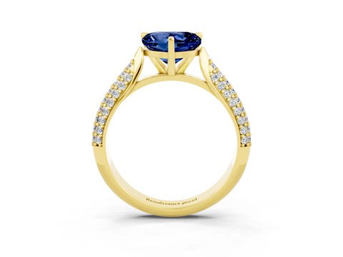 Yellow gold Heart Cut Diamond Solitaire Engagement Ring with Pavé Band and Four-Prong Setting_3