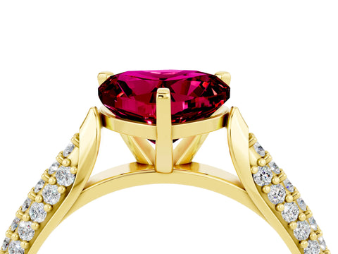Yellow gold Heart Cut Diamond Solitaire Engagement Ring with Pavé Band and Four-Prong Setting_4