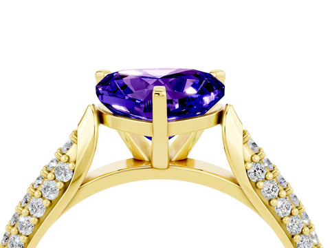 Yellow gold Heart Cut Diamond Solitaire Engagement Ring with Pavé Band and Four-Prong Setting_4