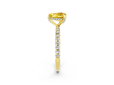 Yellow gold Heart Cut Diamond Solitaire Ring with Four-Prong Setting and Pavé Band_2