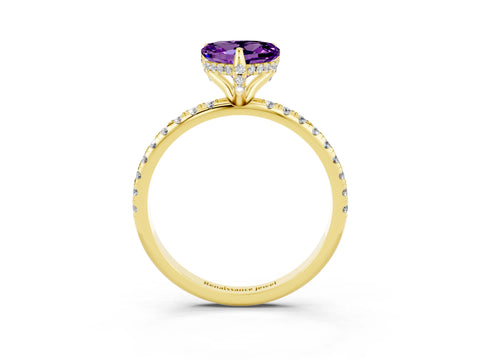 Yellow gold Heart Cut Diamond Solitaire Ring with Four-Prong Setting and Pavé Band_3