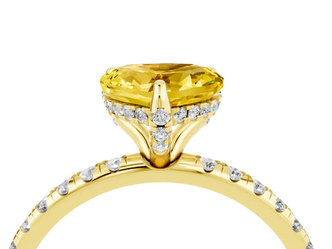 Yellow gold Heart Cut Diamond Solitaire Ring with Four-Prong Setting and Pavé Band_4