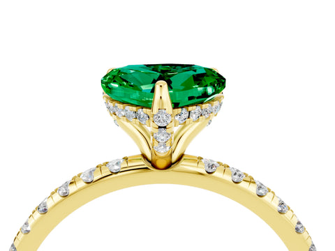 Yellow gold Heart Cut Diamond Solitaire Ring with Four-Prong Setting and Pavé Band_4