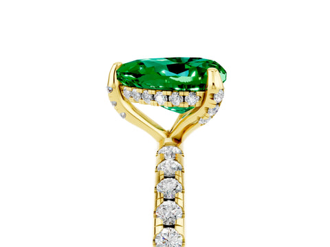 Yellow gold Heart Cut Diamond Solitaire Ring with Four-Prong Setting and Pavé Band_5