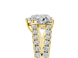 Yellow gold Heart Cut Diamond Split Shank Pavé Engagement Ring with Four-Prong Setting_111