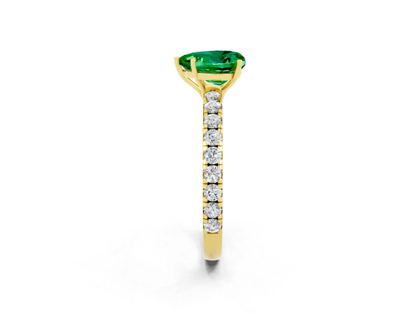 Yellow gold Heart Cut Emerald Pavé Solitaire Engagement Ring with Four-Prong Setting