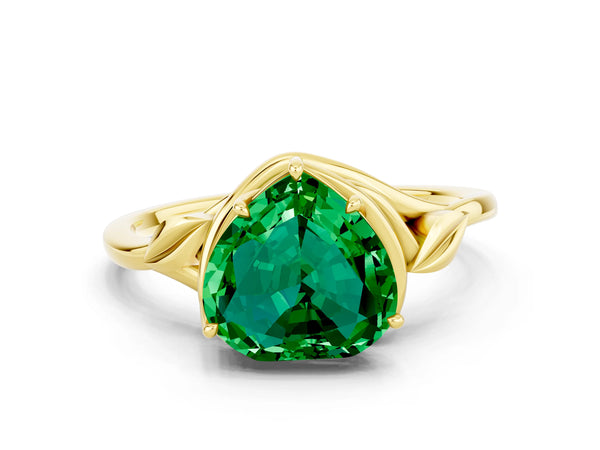 Yellow gold Heart Cut Emerald Solitaire Ring with Twist Band and Four-Prong Setting