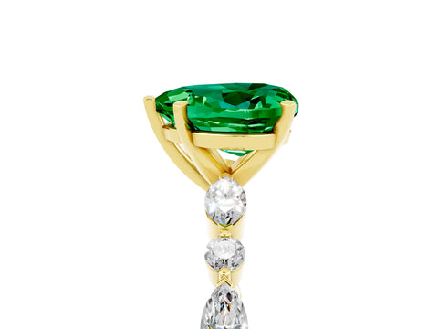 Yellow gold Heart Cut Emerald Solitaire with Side Stones on a Pavé Band and Four-Prong Setting_5