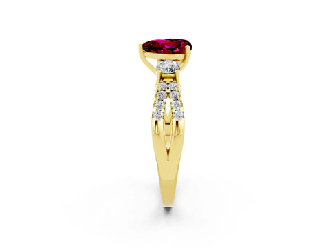 Yellow gold Heart Cut Garnet Three-Stone Ring with Pavé Split Shank and Four-Prong Setting_2
