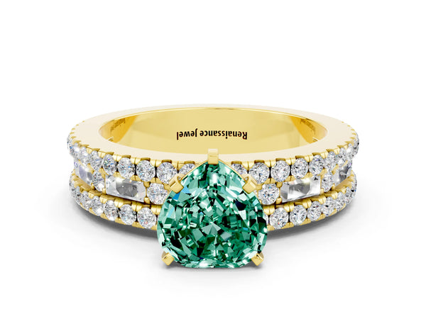 Yellow gold Heart Cut Green Sapphire Solitaire Ring with Pavé and Channel Set Band