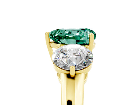 Yellow gold Heart Cut Green Sapphire Three-Stone Ring with Prong Setting and Classic Band_5