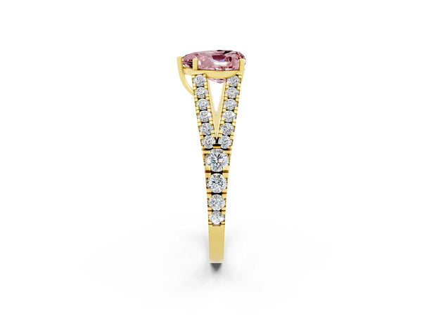 Yellow gold Heart Cut Morganite Split Shank Pavé Engagement Ring with Four-Prong Setting