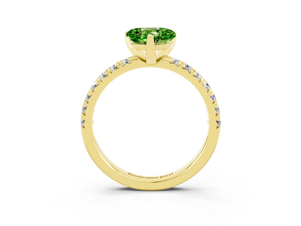 Yellow gold Heart Cut Peridot Solitaire Pavé Engagement Ring with Round Band and Prong Setting