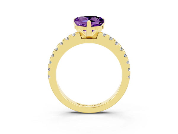Yellow gold Heart Cut Solitaire Amethyst with Pavé Band and Four-Prong Setting