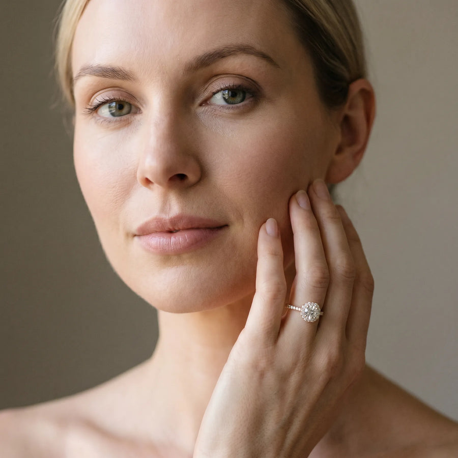 Yellow gold Hexagonal Halo Round Diamond Pavé Band with Four-Prong Setting