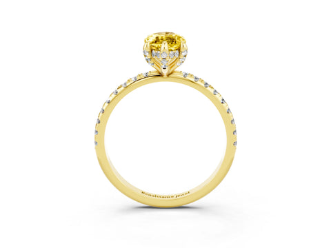 Yellow gold Marquise Cut Diamond Solitaire Ring with Four-Prong Setting and Pavé Band_3