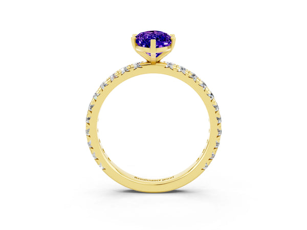 Yellow gold Marquise Cut Tanzanite Pavé Solitaire Ring with Round Band and Prong Setting